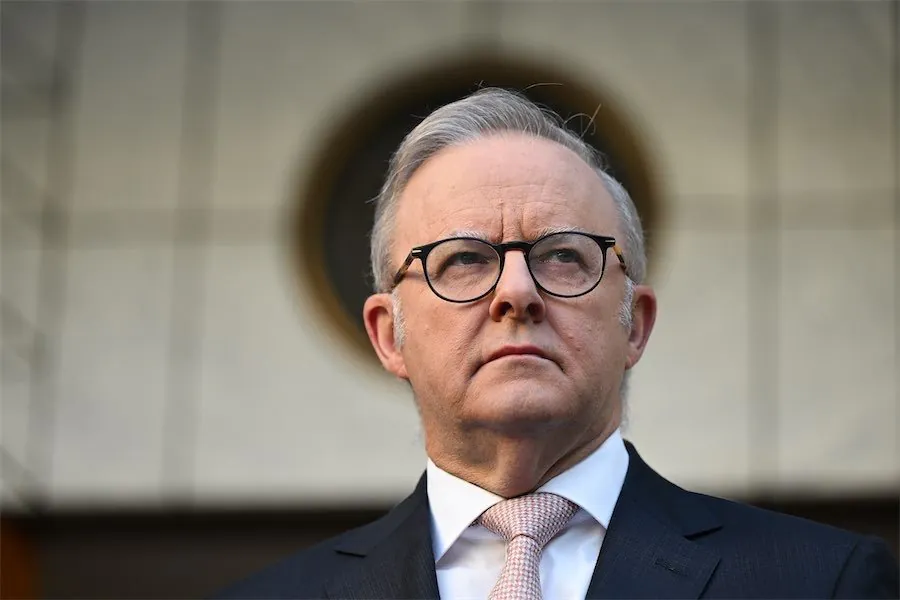 TAYLOR BETRAYS TRADITION IN SHOCK PLOY TO TOPPLE ALBANESE - Second Image