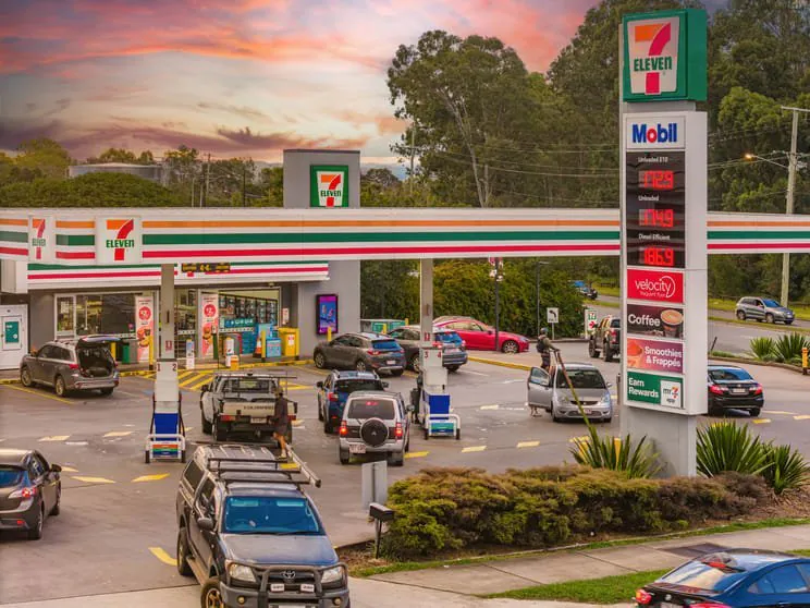 "Million-Dollar Nightmare 7-Eleven Franchisees Left with Nothing" - Second Image