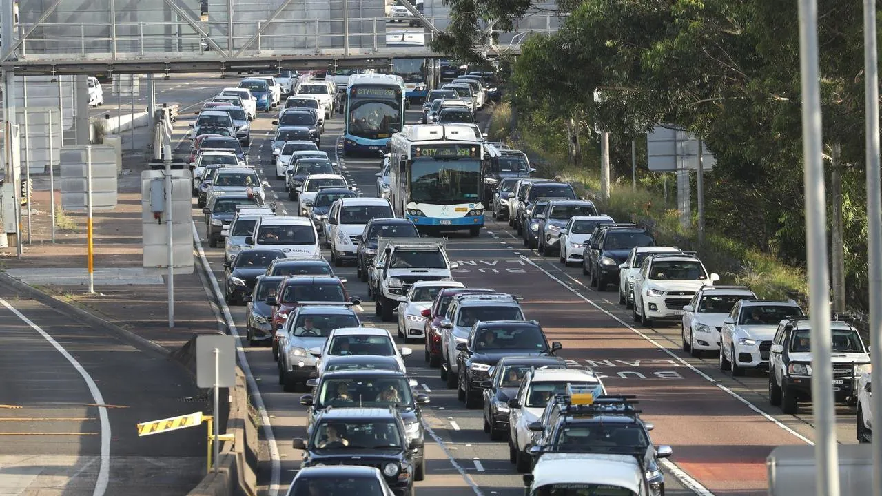 Cars Collide in Sydney Harbour Tunnel Chaos - Second Image