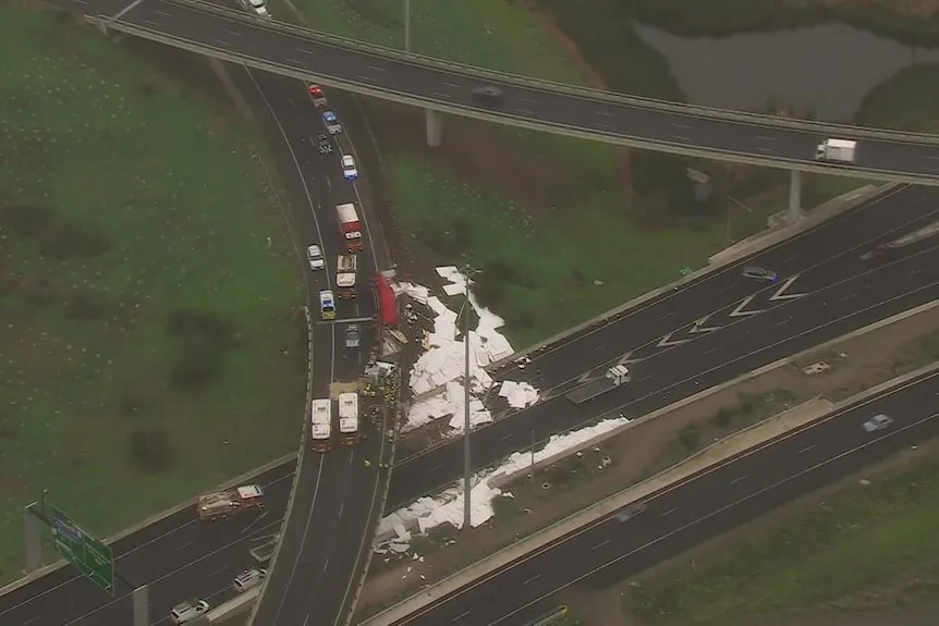 TRUCK INFERNO ERUPTS ON MELBOURNE FREEWAY - Second Image