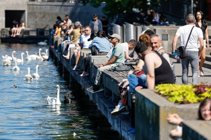 Swiss Voters Decide Historic Population Cap Sparks Economic Chaos Fears - Second Image