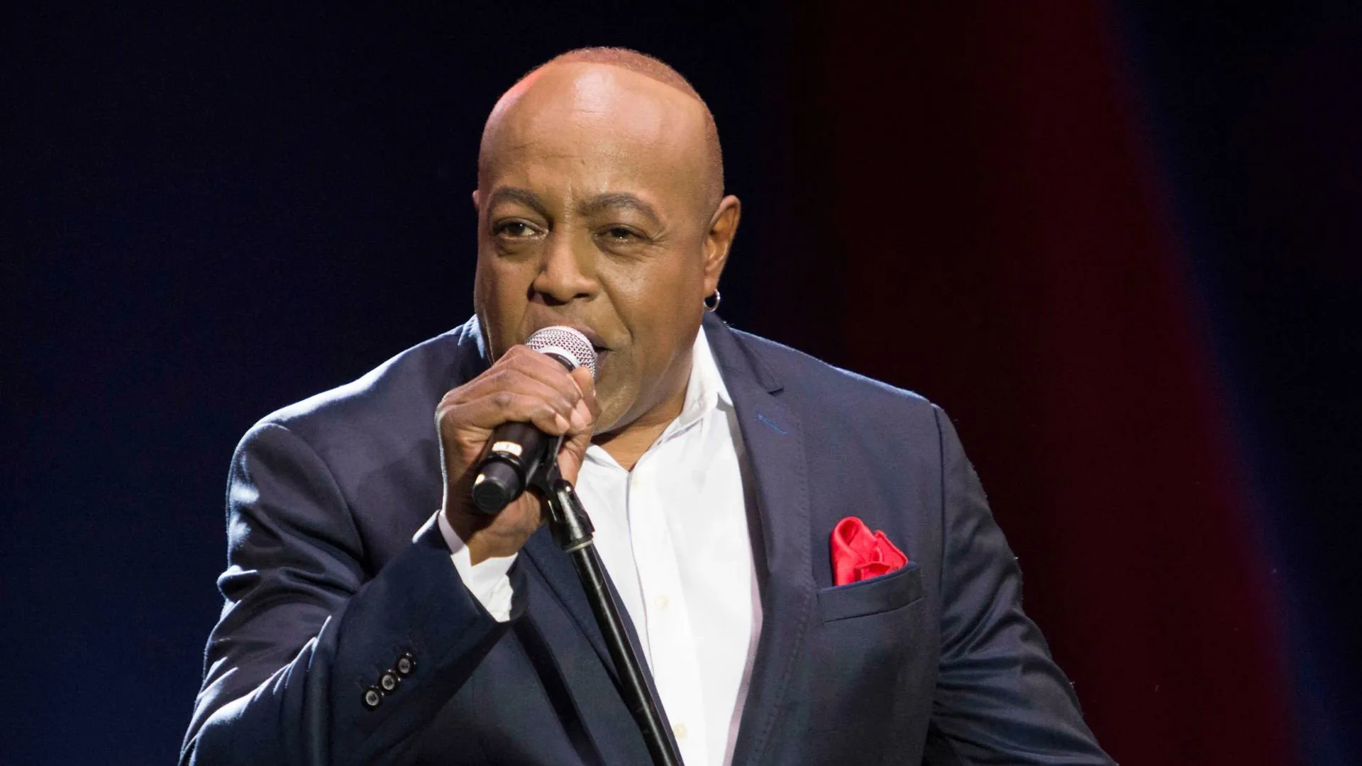 TRAGEDY STRIKES DISNEY Peabo Bryson Dies After Devastating Stroke - Second Image