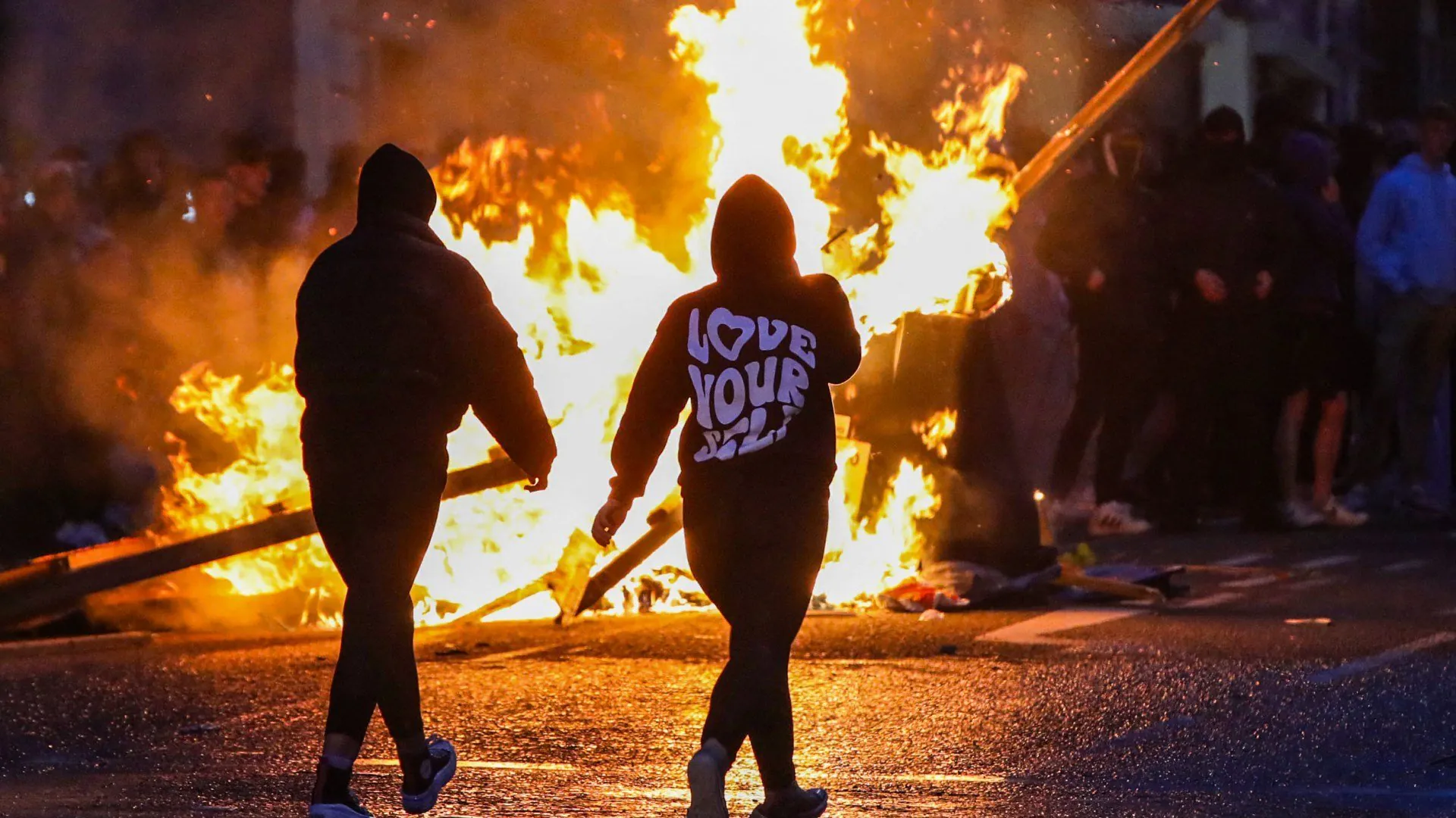 Britain Erupts Riots Rage in Belfast After Brutal Knife Attack - Second Image