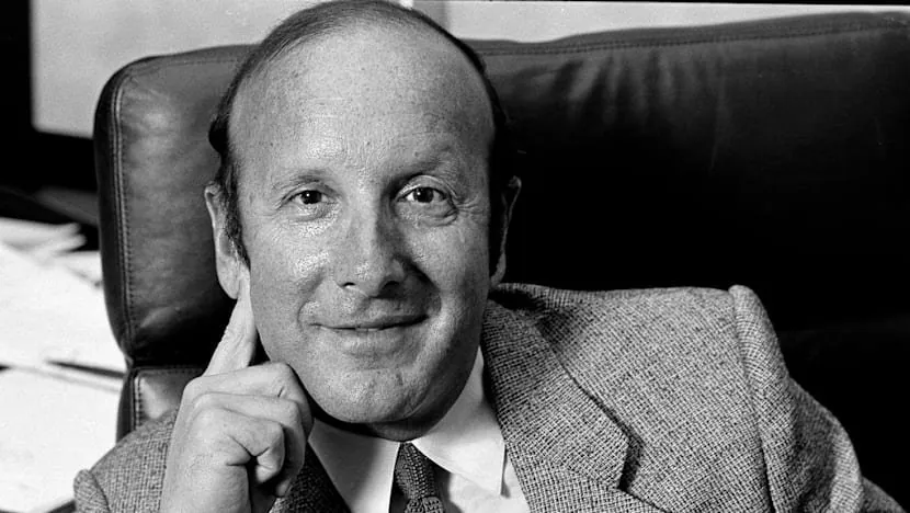 Clive Davis Dead at 94 Music Industry Icon Leaves Lasting Legacy - Second Image