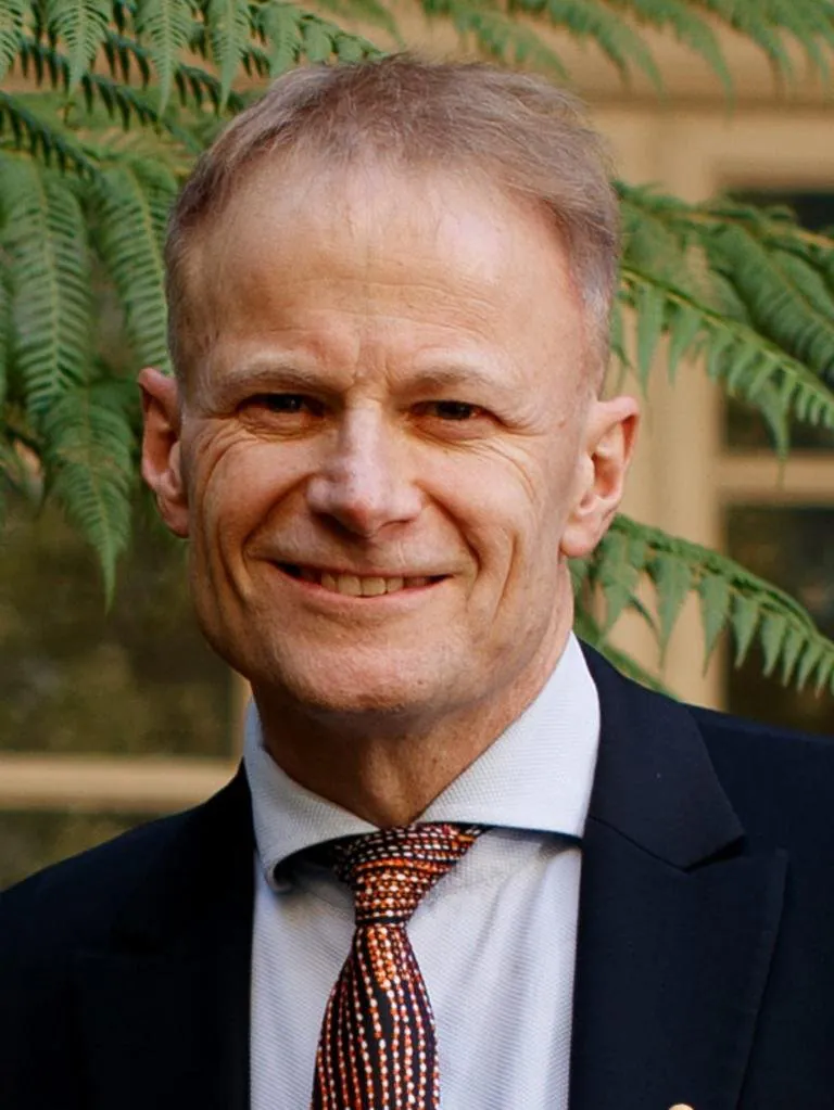 Medical Maverick Dies Aussie Doctor Loses Brain Cancer Fight - Second Image