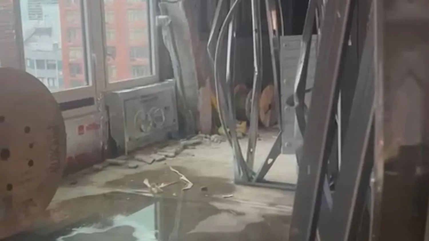 High-Rise in NY on Brink of Collapse