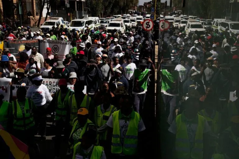 Migrants Given 72-Hour Ultimatum Leave One Country or Die