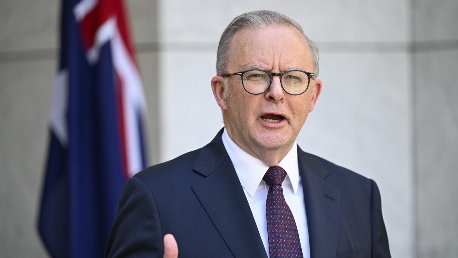 Albanese Axes New Darwin Hospital