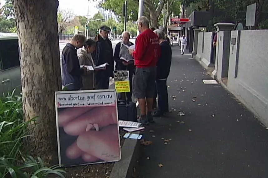  MP Mark Dreyfus Slams Antisemitic Abuse After Vile Graffiti Attack - Second Image