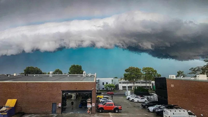 SOUTHEAST AUSTRALIA ON HIGH ALERT AS WILD WEATHER HITS - Second Image