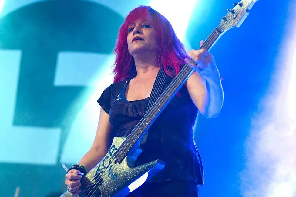  Grunge Icon Jennifer Finch Dies at 59 After Brave Cancer Battle - Second Image