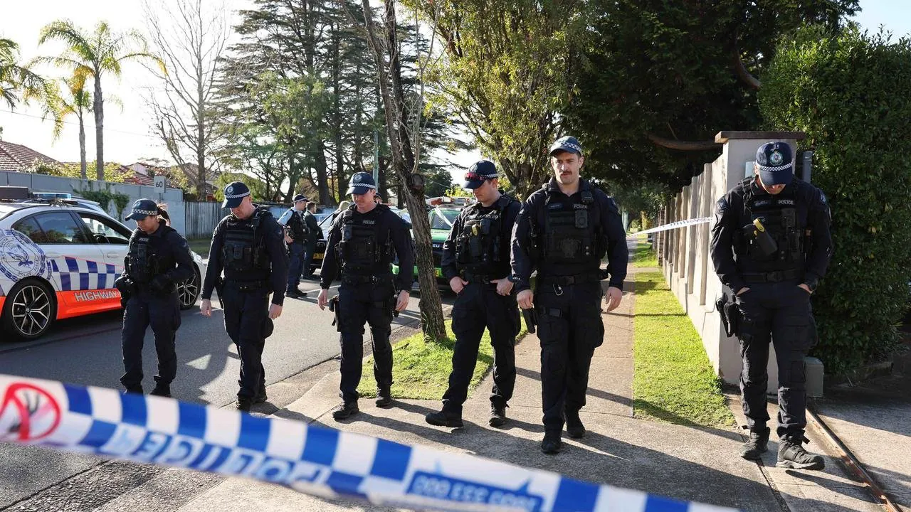 Gunman on Loose After Brazen Sydney Slaying - Second Image