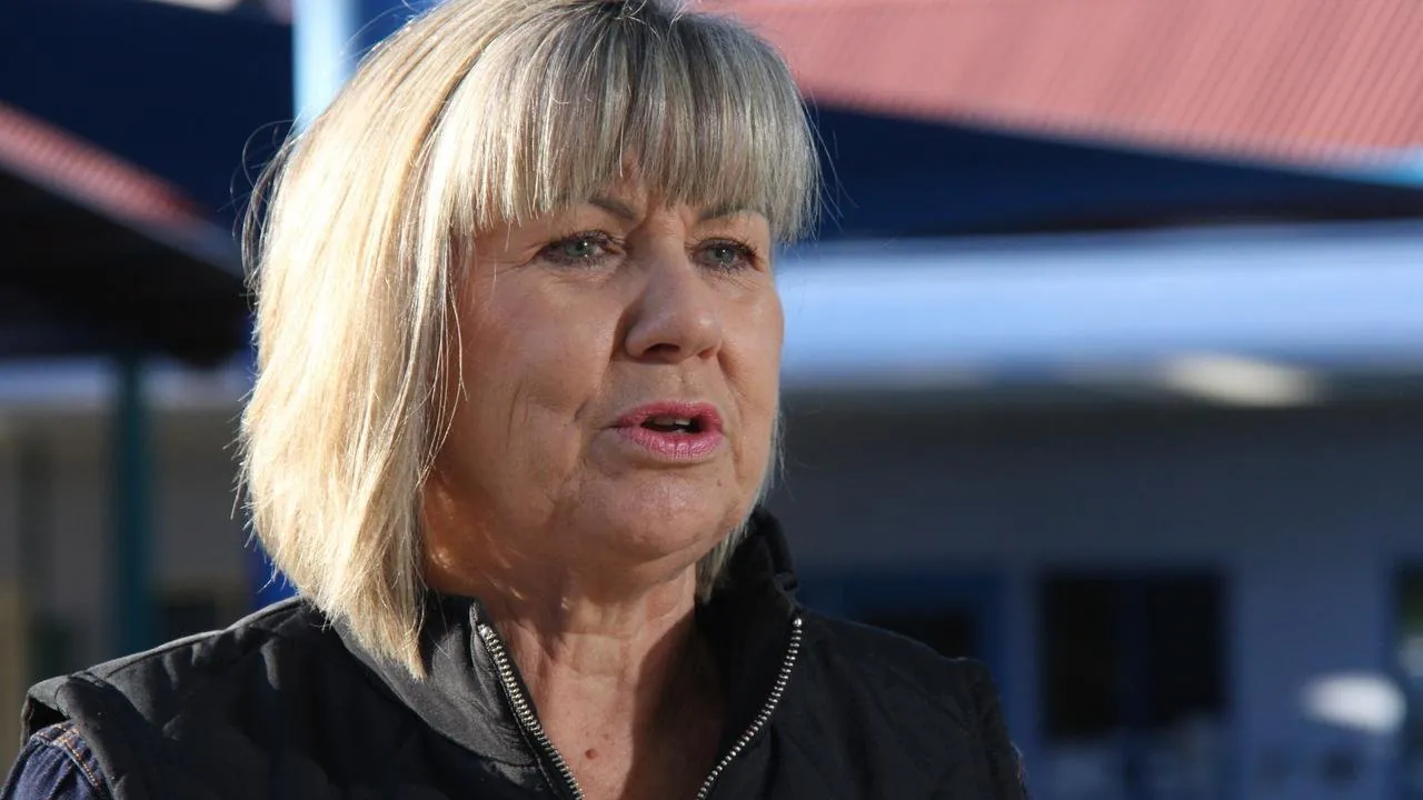 Minister's $450-a-Night Scandal Rocks Darwin - Second Image