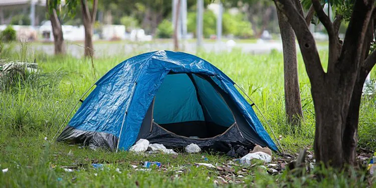 Aussie Mum of Four Forced to Live in Car After Being Turned Away From Homeless Services