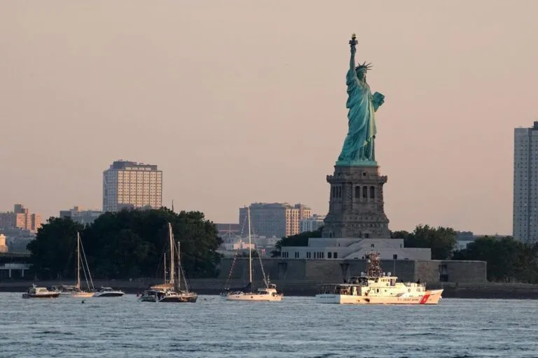 Speedboat Horror Mom and Baby Killed in NY Harbour Crash
