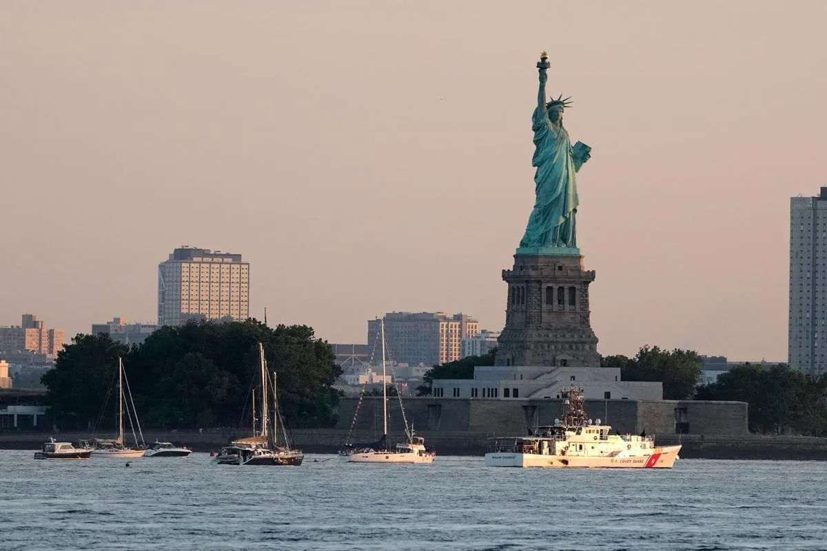 Speedboat Horror Mom and Baby Killed in NY Harbour Crash