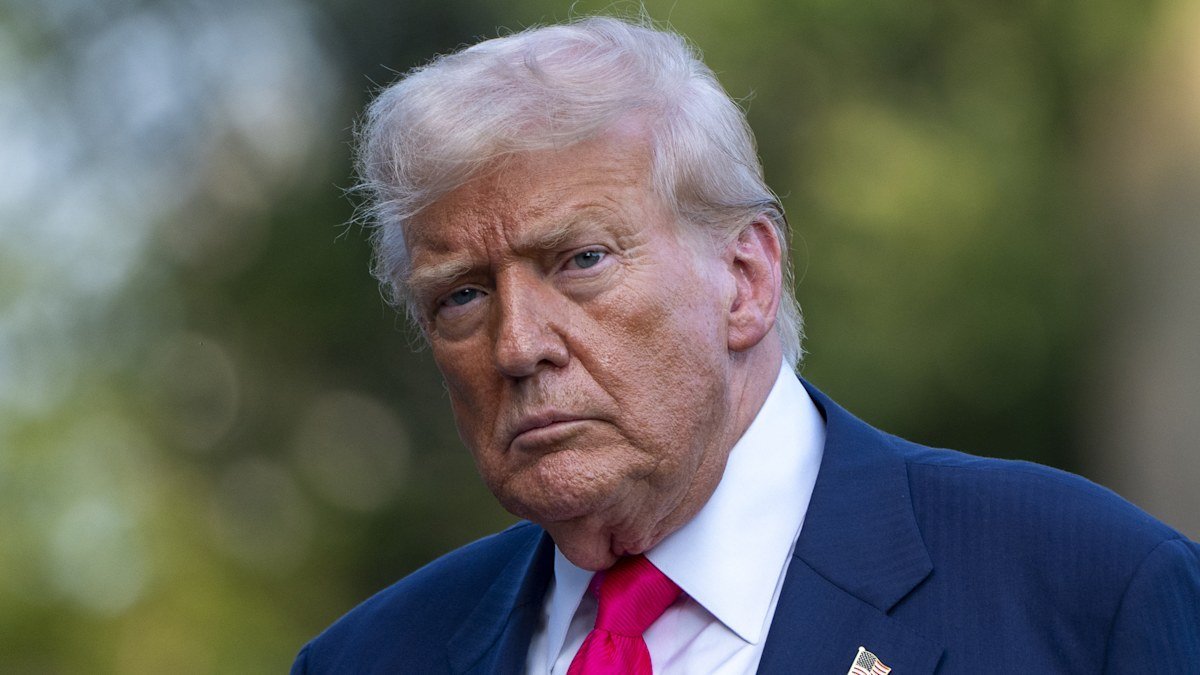 Trump’s ‘Greatest President Falls Flat, Democrats Close In