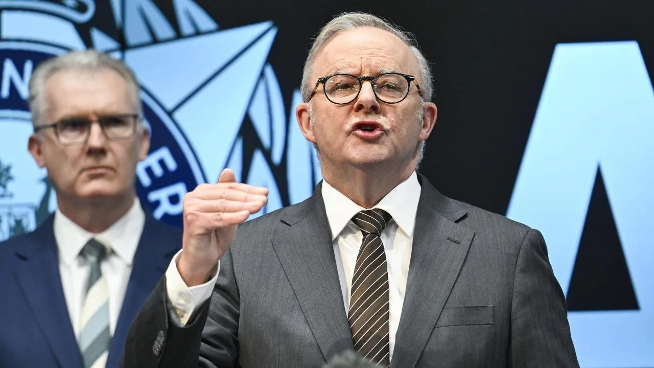  GOVERNMENT IN CRISIS Migration U-Turn Sparks Rift Fears - Second Image