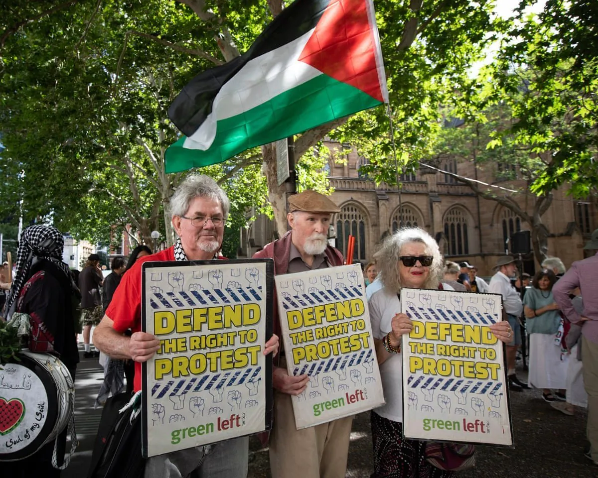  Sydney Opera House Erupts in Chaos Amid Antisemitic Abuse - Second Image