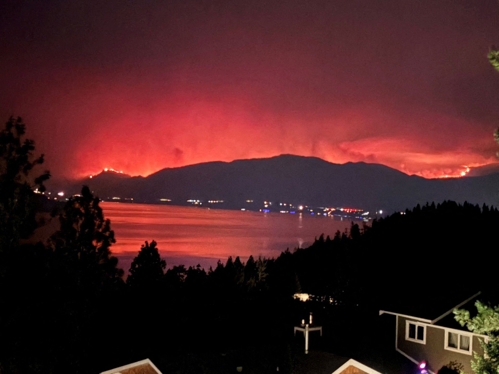 Canada’s Wildfire Apocalypse Thousands Flee