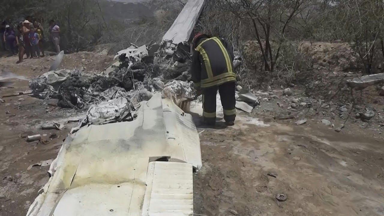 Peru Plane Crash Kills 13 Near Fabled Nazca Lines - Second Image
