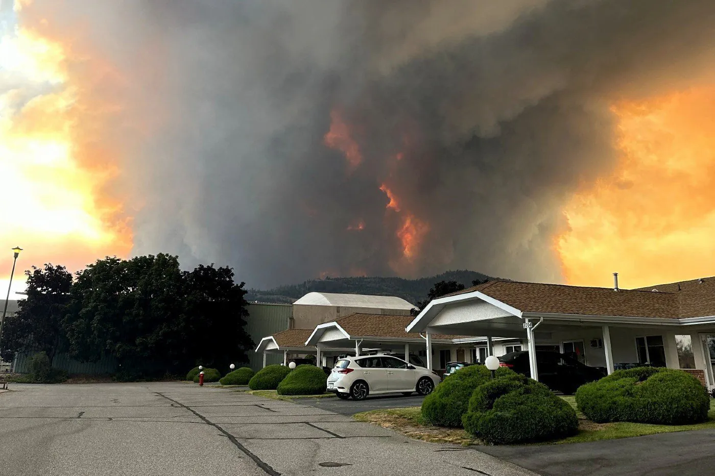 Canada's Wildfire Apocalypse Thousands Flee as Inferno Doubles - Second Image