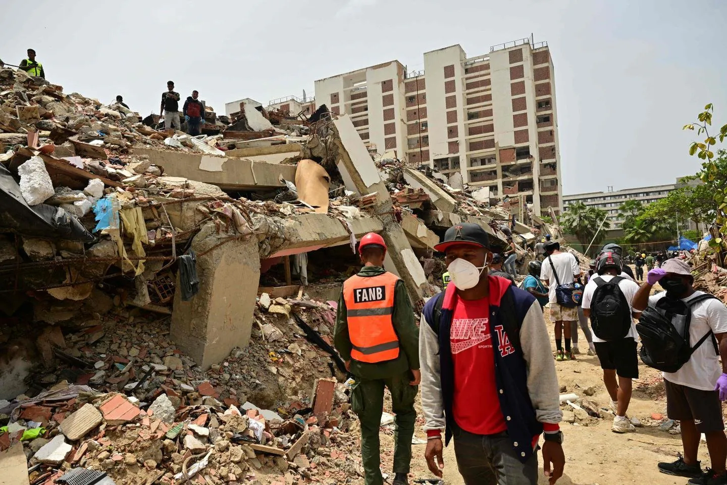  Venezuela Earthquake Death Toll Hits 6,125 Amid $28 Billion Rebuilding Crisis - Second Image