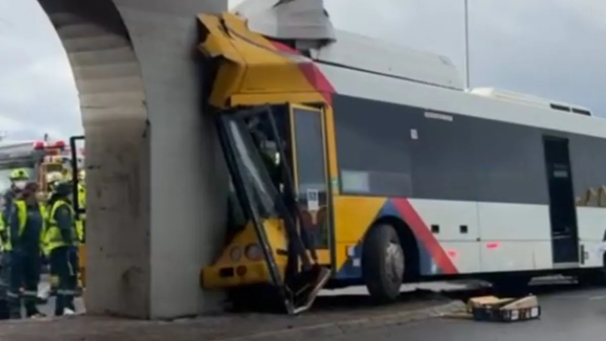Bus Smashes Head On, Driver And Passengers Rushed To Hospital