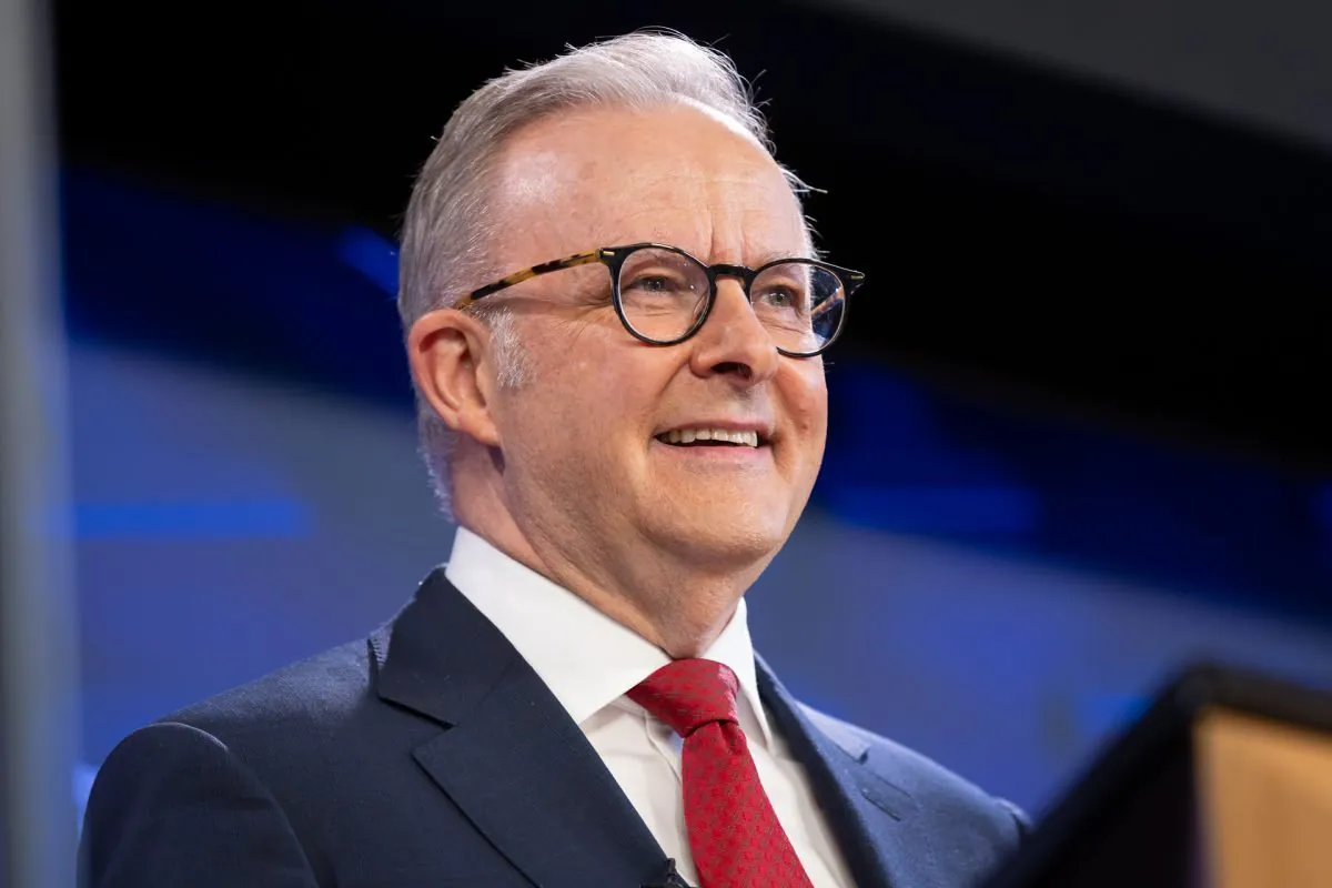 Albanese Hand Gesture Sparks Japan Diplomatic Frenzy - Second Image