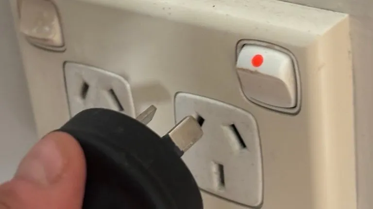 "Green" Energy Scam Exposed in Melbourne - Second Image