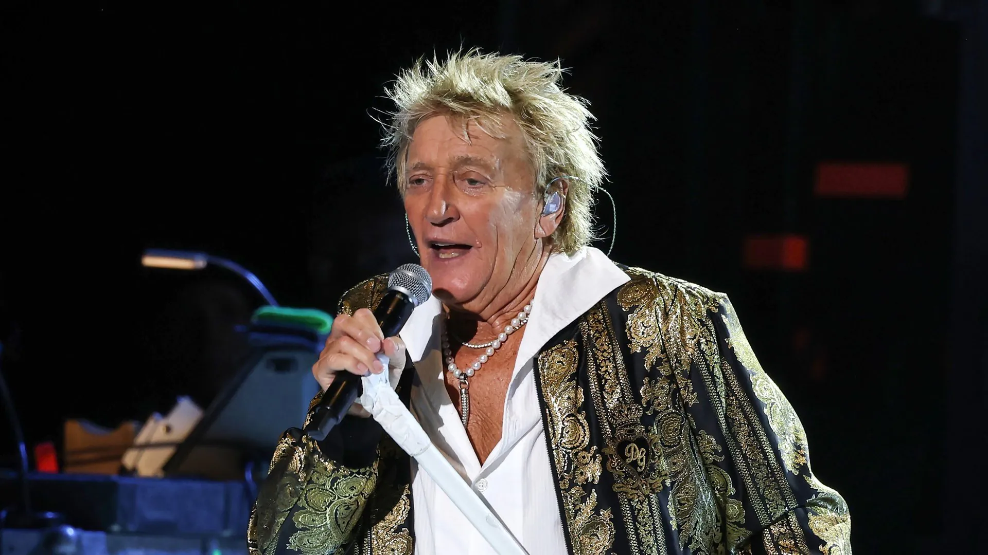 Rock Legend Rod Stewart Announces Final Tour Amid Health Fears - Second Image