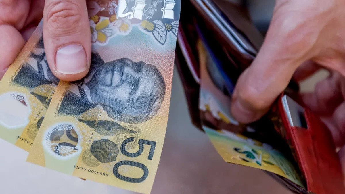 Labor's Cash Law Still Lets Chemists Turn Away Pensioners' $50 Notes - Second Image