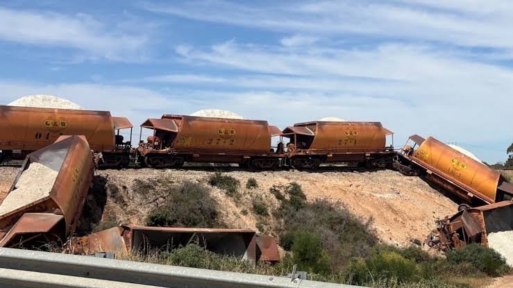 Freight Train Slams Into Grain Truck At Notorious South Australian Level Crossing - Second Image