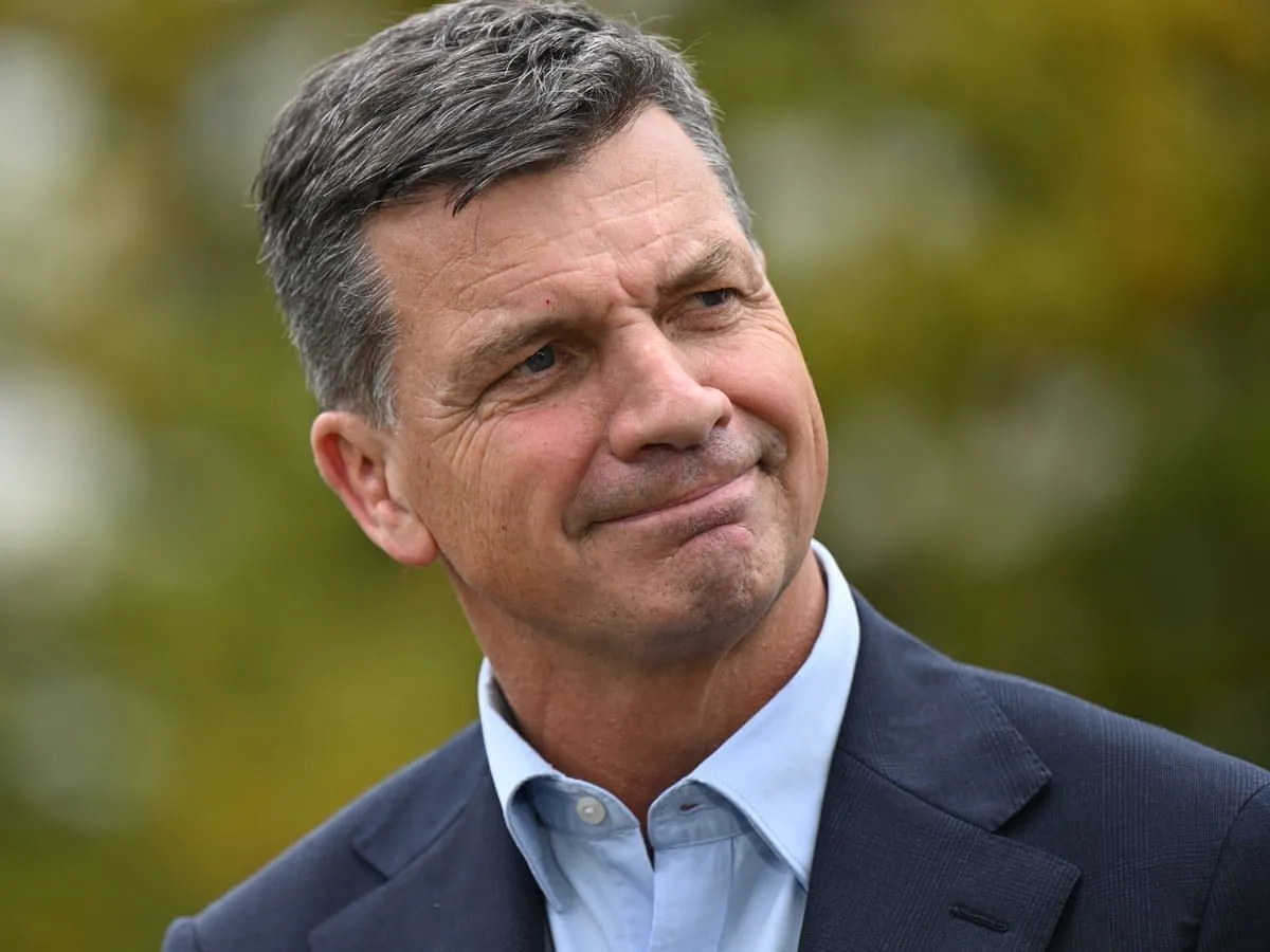Coalition Unveils 650,000 Visa Cut In Bid To Win Voters
