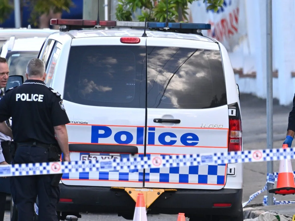 Fugitive Calls For Help After Jumping Into River to Escape Police